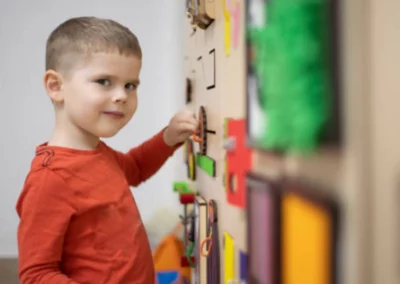 Ergothérapie et TSA : Comprendre l’autisme pour assurer efficacement sa rééducation en ergothérapie